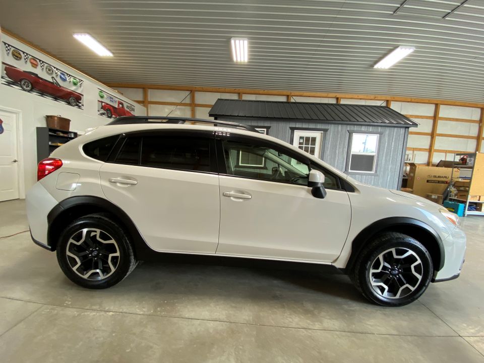 2017 Subaru Crosstrek 2.0i Premium Sport Utility 4D AWD