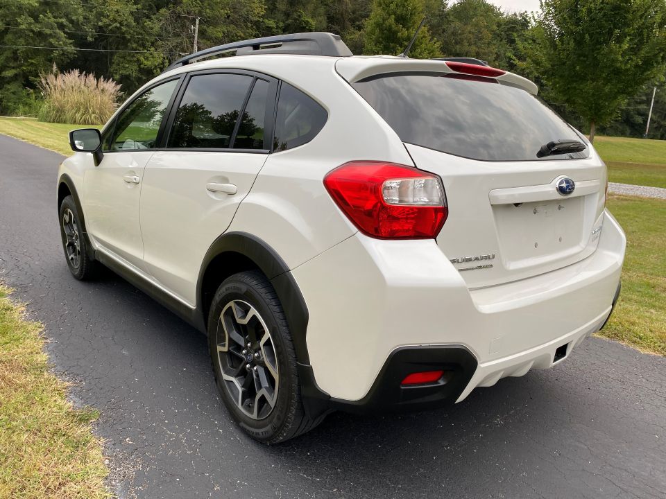2017 Subaru Crosstrek 2.0i Premium Sport Utility 4D AWD