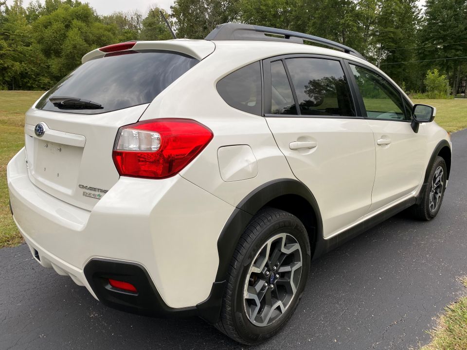 2017 Subaru Crosstrek 2.0i Premium Sport Utility 4D AWD