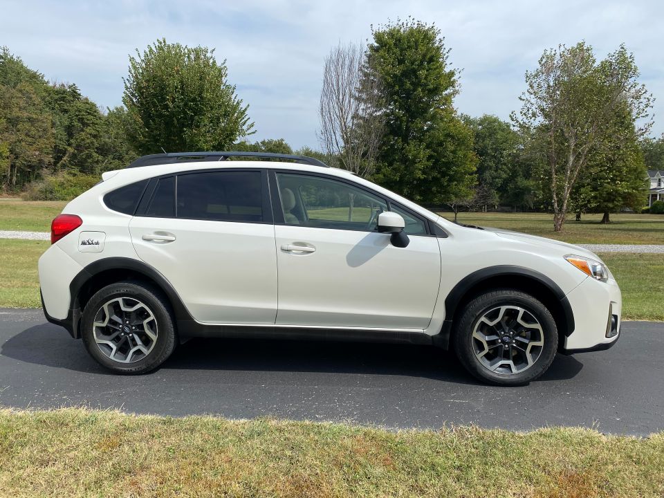 2017 Subaru Crosstrek 2.0i Premium Sport Utility 4D AWD