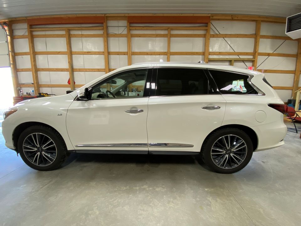 2018 Infiniti QX60 AWD 4D SUV with Third row 8 Passenger