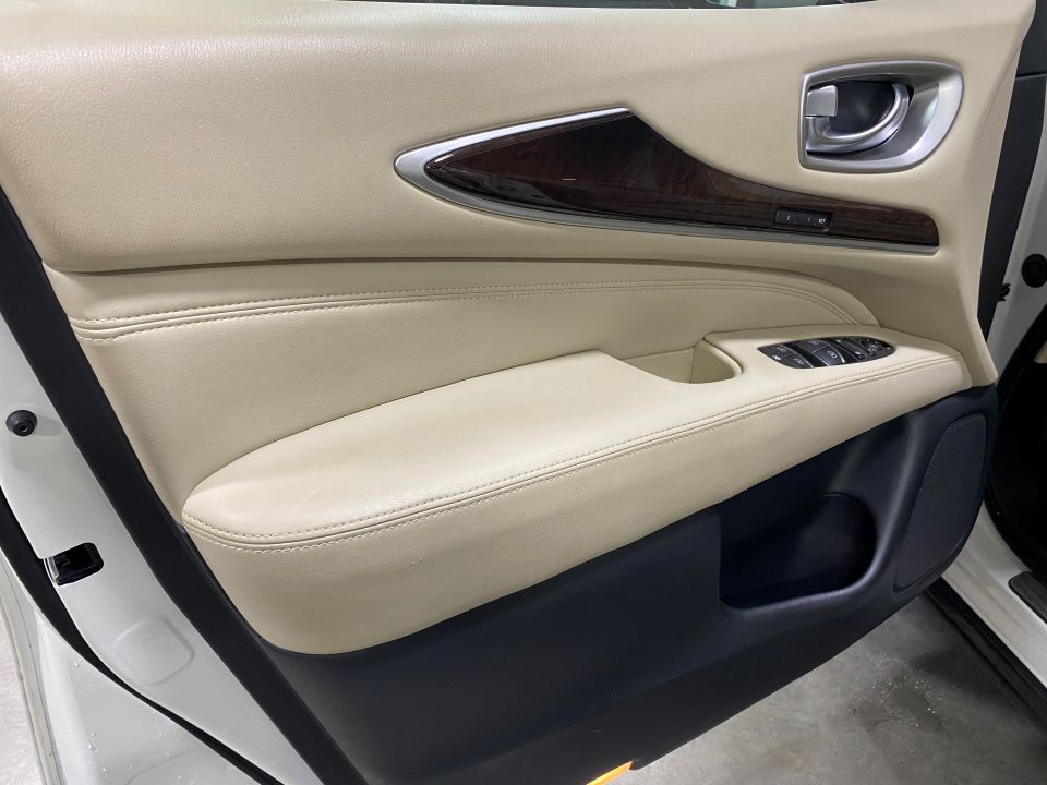 2018 Infiniti QX60 AWD 4D SUV with Third row 8 Passenger