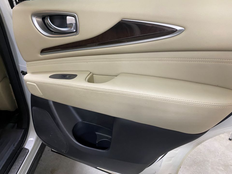 2018 Infiniti QX60 AWD 4D SUV with Third row 8 Passenger