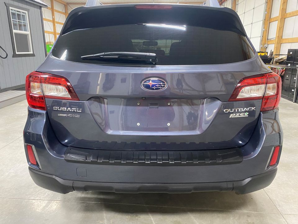 2015 Subaru Outback 2.5i Limited AWD 4D