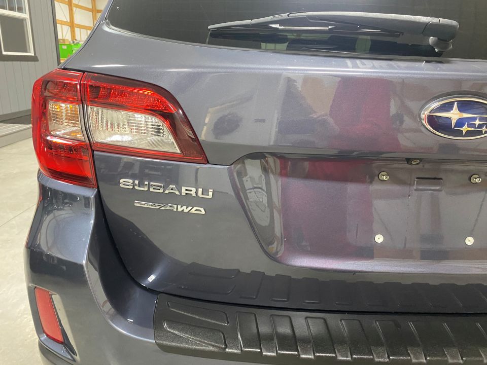 2015 Subaru Outback 2.5i Limited AWD 4D