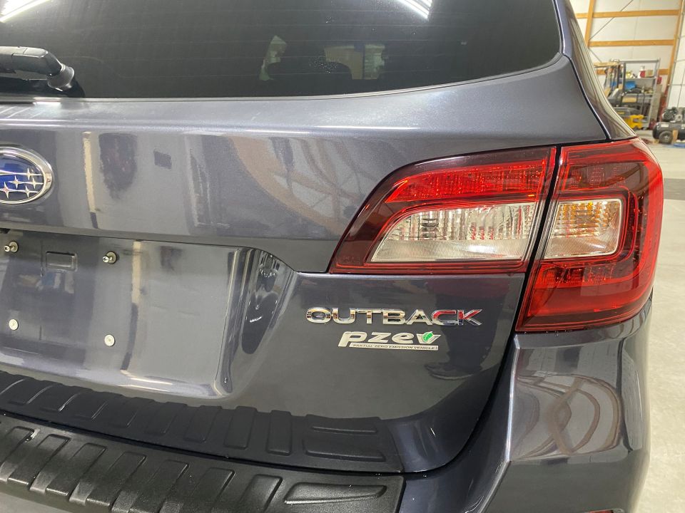 2015 Subaru Outback 2.5i Limited AWD 4D