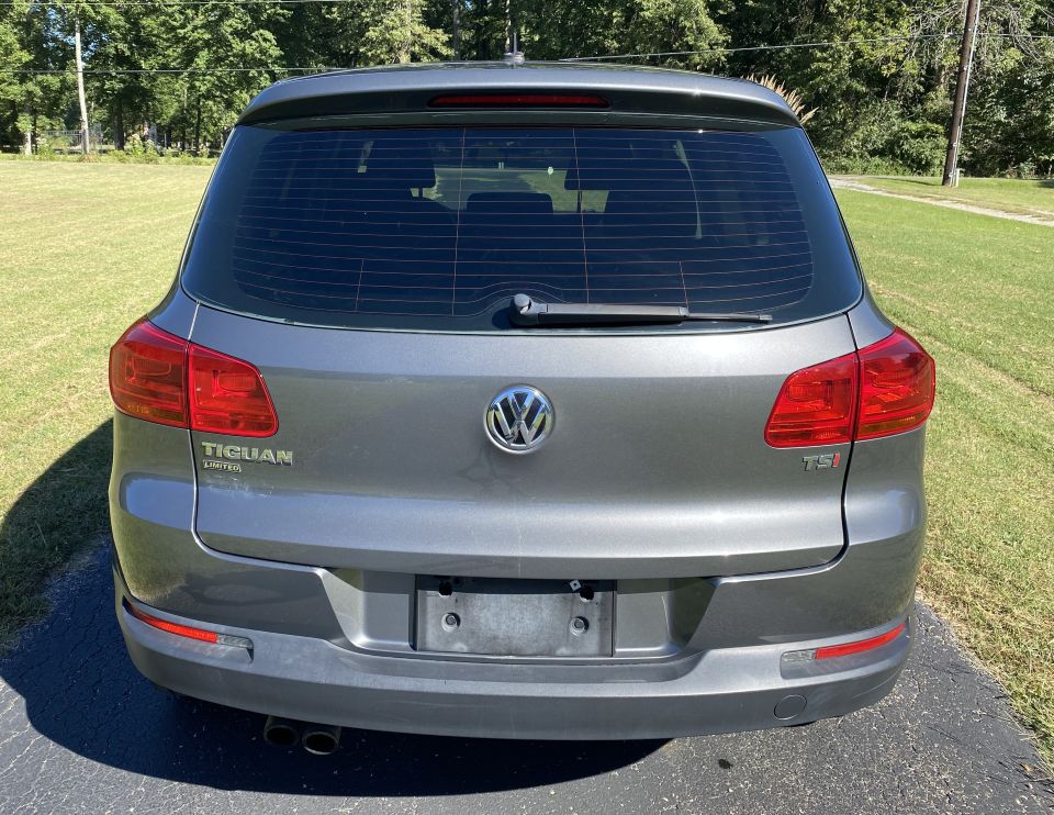 2017 Volkswagen Tiguan Limited  2.0T FWD 4 Door Sport Utility