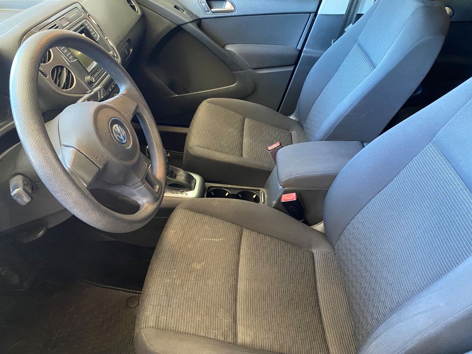 2017 Volkswagen Tiguan Limited  2.0T FWD 4 Door Sport Utility