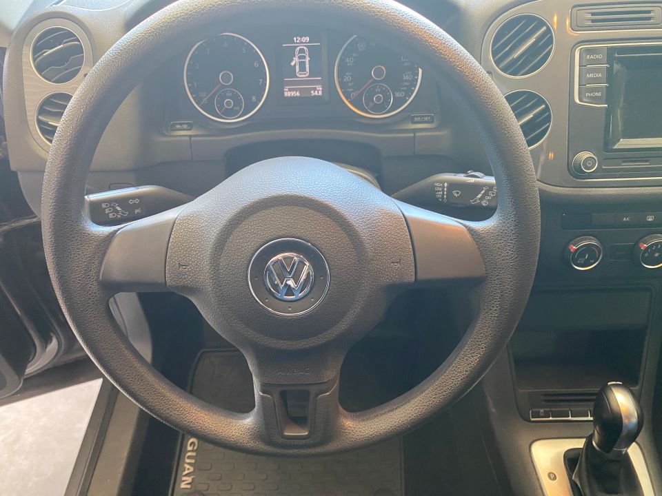 2017 Volkswagen Tiguan Limited  2.0T FWD 4 Door Sport Utility