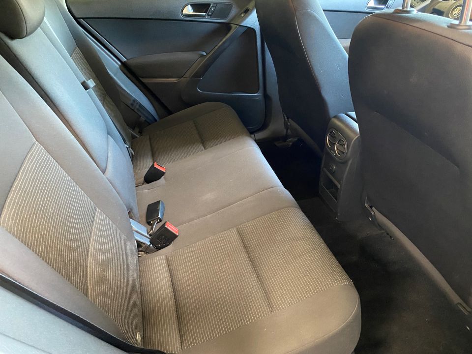 2017 Volkswagen Tiguan Limited  2.0T FWD 4 Door Sport Utility