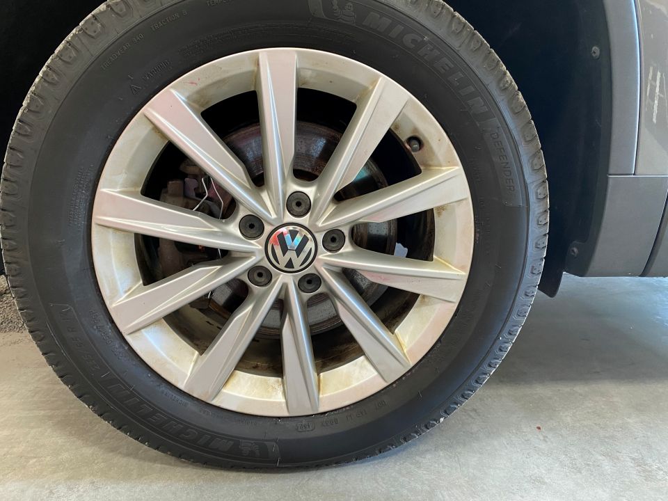 2017 Volkswagen Tiguan Limited  2.0T FWD 4 Door Sport Utility