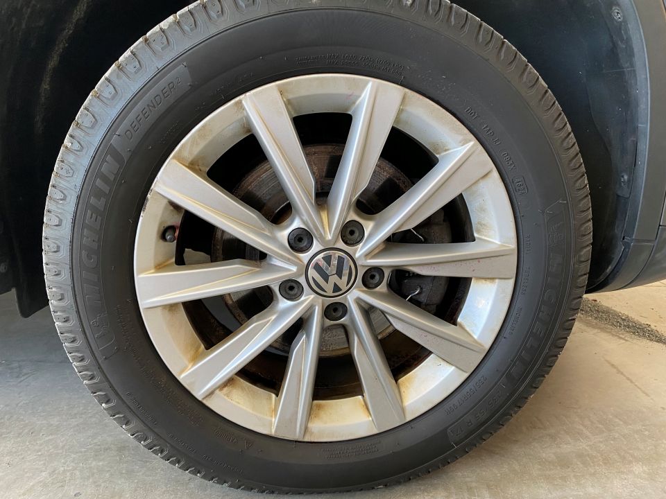 2017 Volkswagen Tiguan Limited  2.0T FWD 4 Door Sport Utility